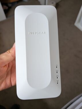 NETGEAR White Wi‑Fi Mesh Extender - Compact Wall Plug Booster AX1600